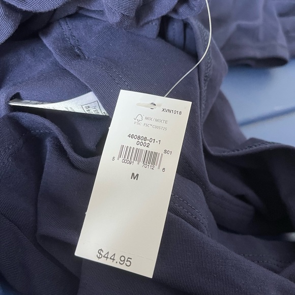 NWT Gap active top - Picture 5 of 5